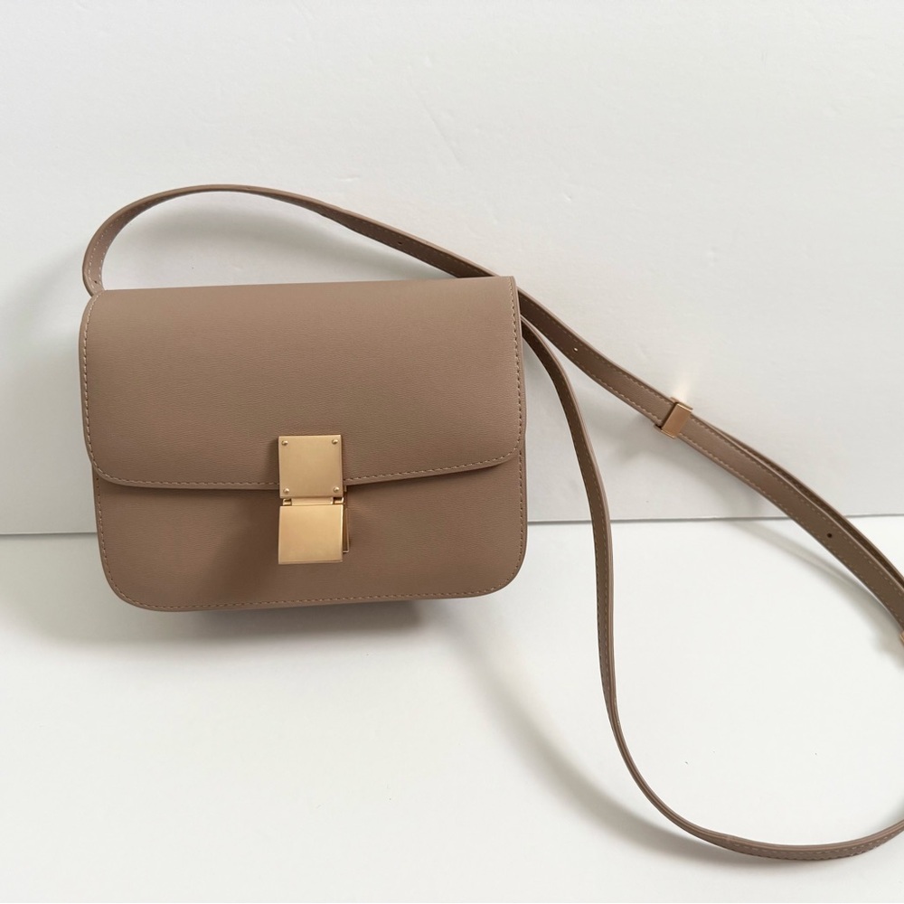 Chic Tan Beige Neutral Crossbody Bag with Gold Accent